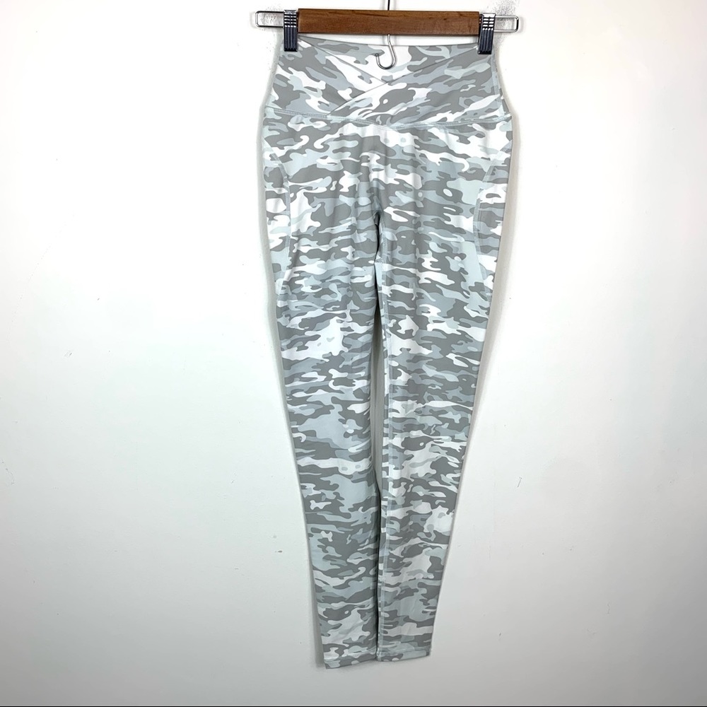 Alphalete Women’s Surface Power Silver Camo Leggings Small